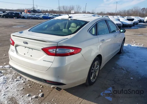 2016 Ford Fusion Energi Titanium z USA, uszkodzony, nr VIN 3FA6P0SU8GR272477